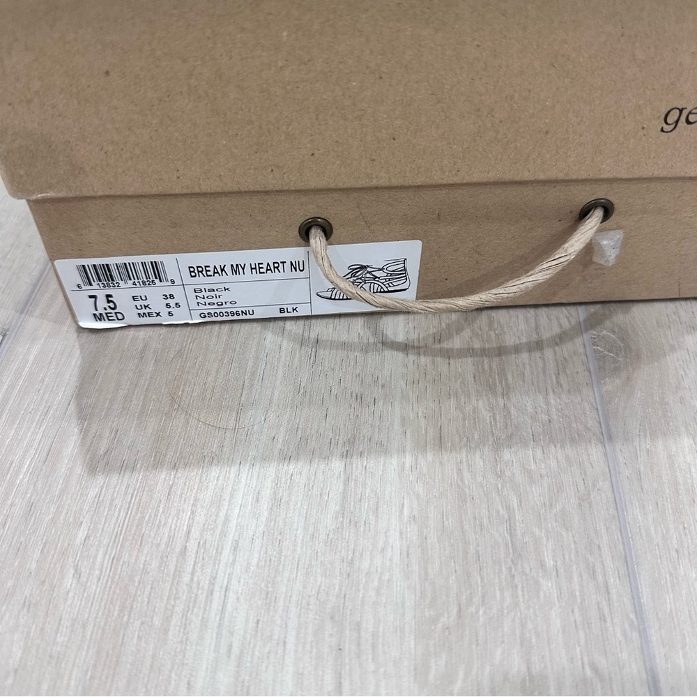 Gentle Souls break my heart flat cage tie front suede sandal black size 7.5 - Picture 9 of 9